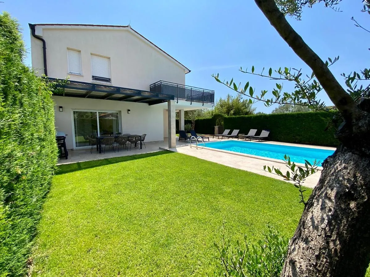 Villa Divina With Private Heated Pool プーラ 0*,  クロアチア