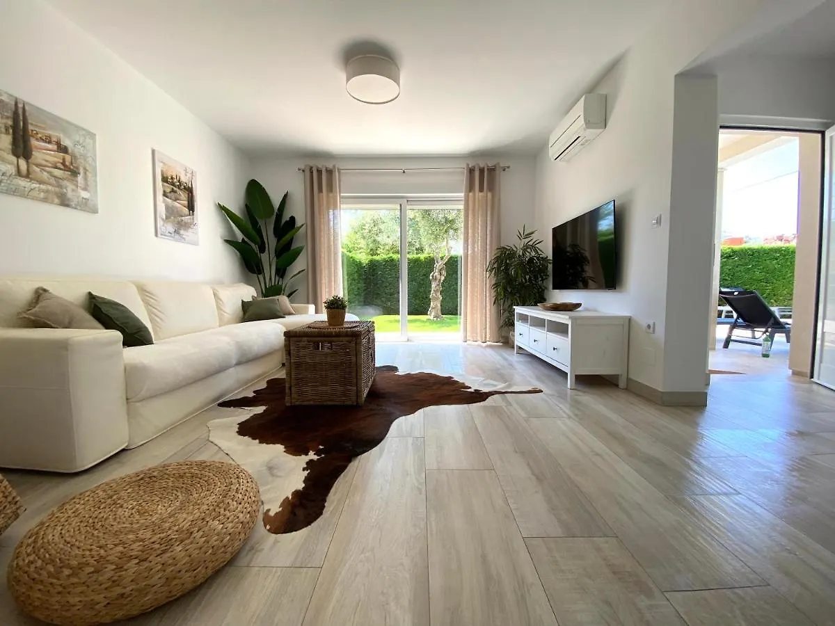 Villa Divina With Private Heated Pool プーラ